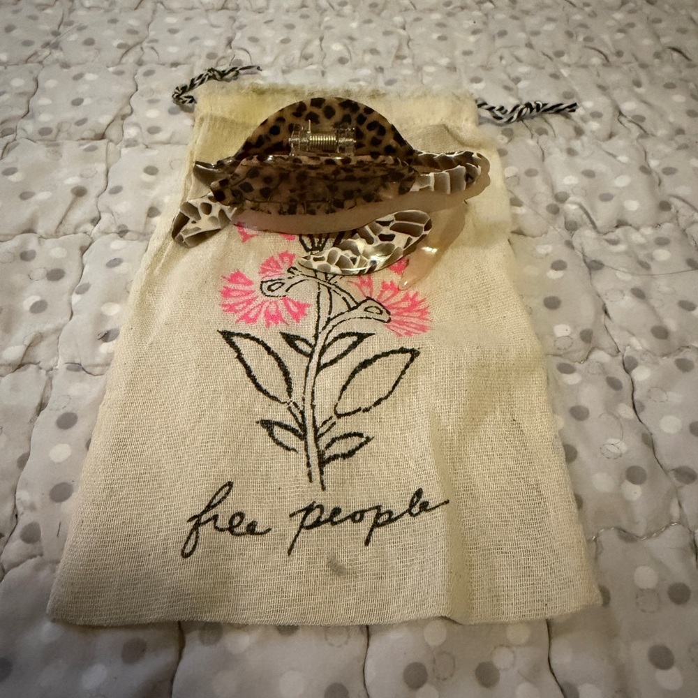 Free People Sea Turtle Hair Clip